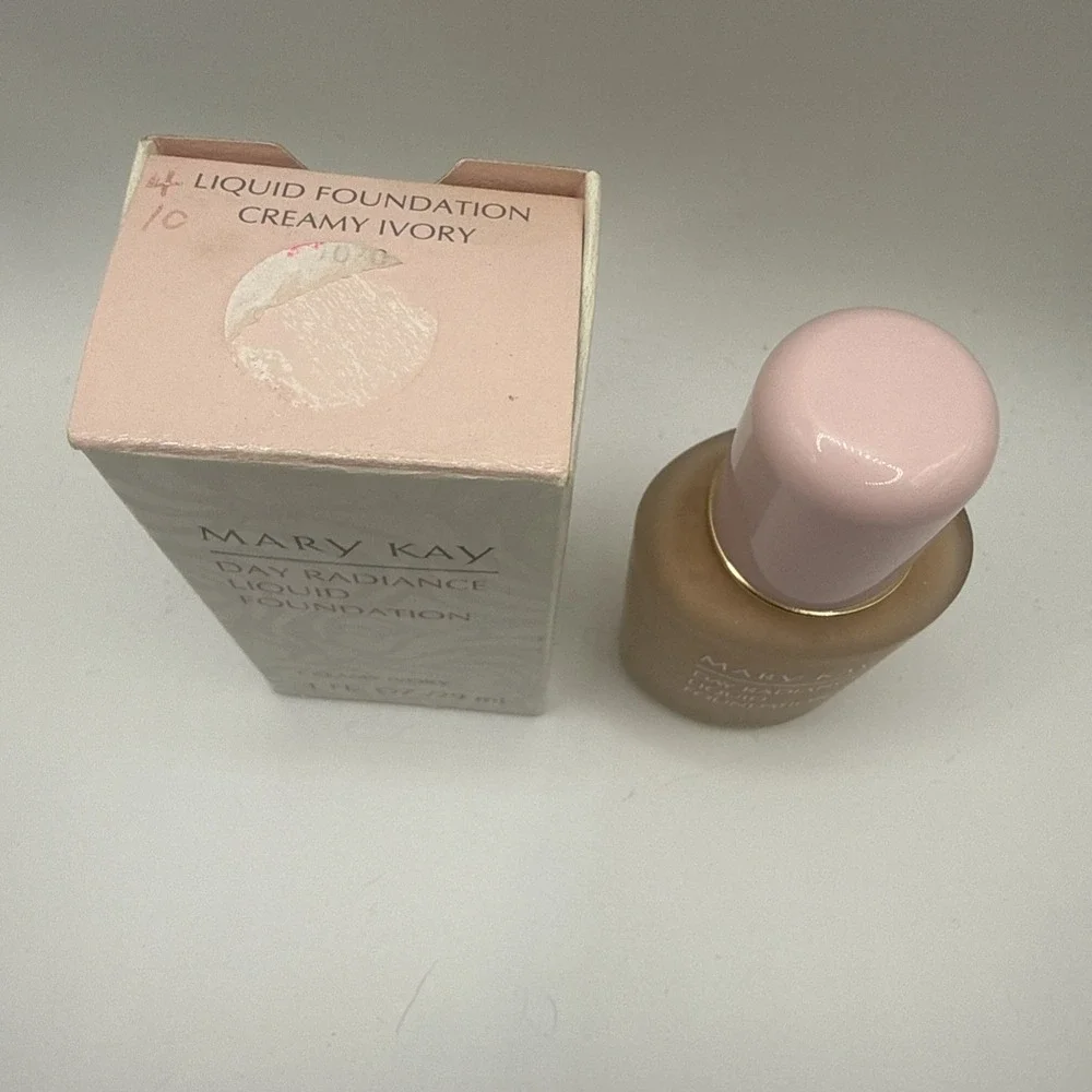 NOS Mary Kay Day Radiance Liquid Foundation Creamy Ivory 1070‎ NIB Very Rare